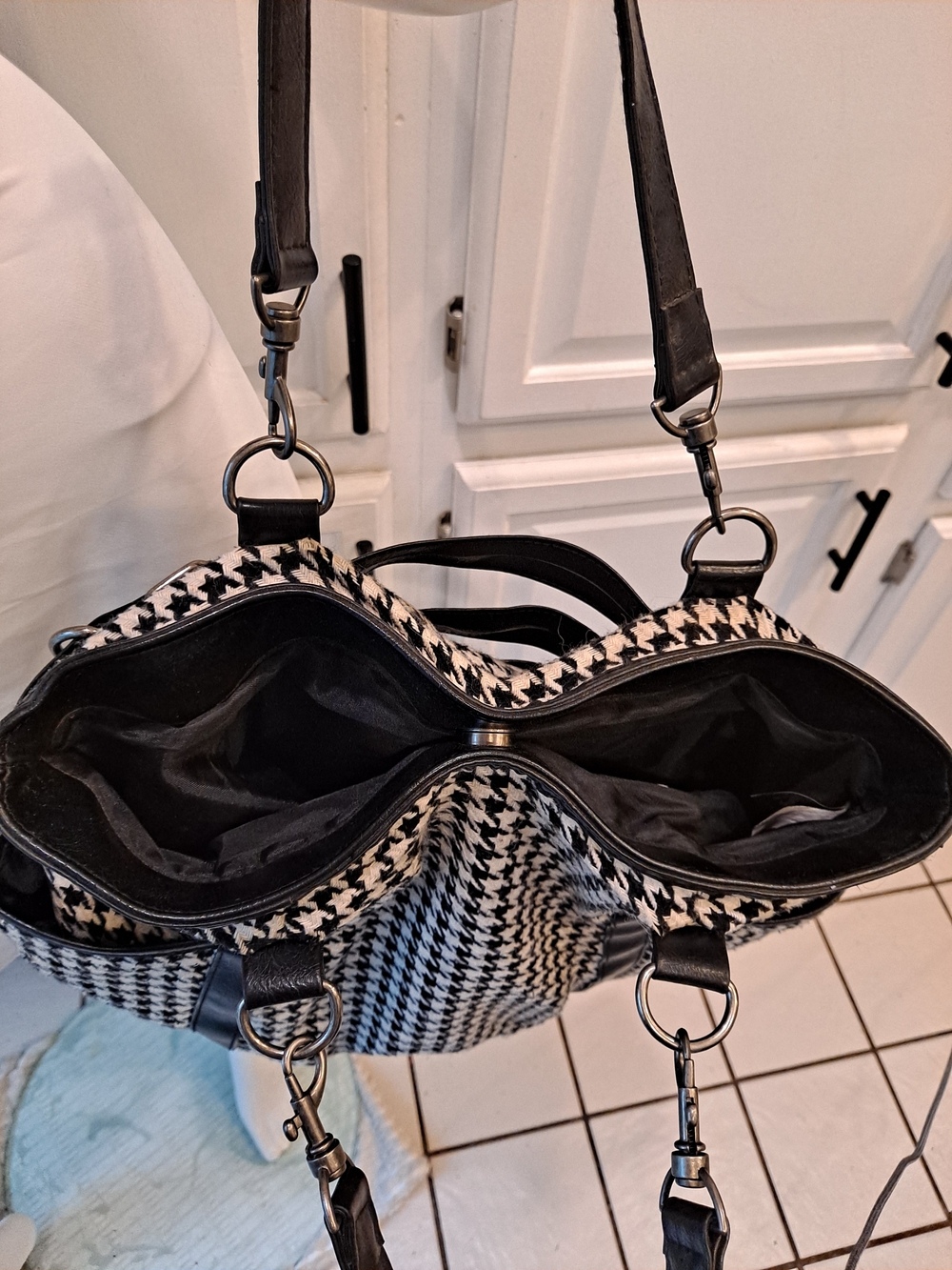 Vintage Y2k Black & White Houndstooth Wool Blend Tote w/Buckle Straps & Pockets - Picture 8 of 12